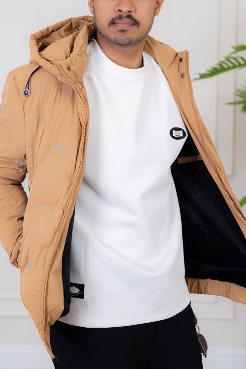 جاكيت رجالي لون بني بجيوب جانبية و سحاب من الأمام مع قبعة رأس بخيوط شد