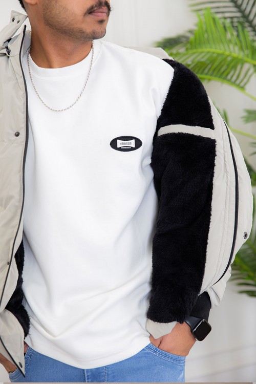 جاكيت رجالي لون رمادي مبطن بفرو بجيوب جانبية و سحاب و أزرار من الأمام مع قبعة رأس