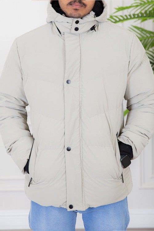 جاكيت رجالي لون رمادي مبطن بفرو بجيوب جانبية و سحاب و أزرار من الأمام مع قبعة رأس