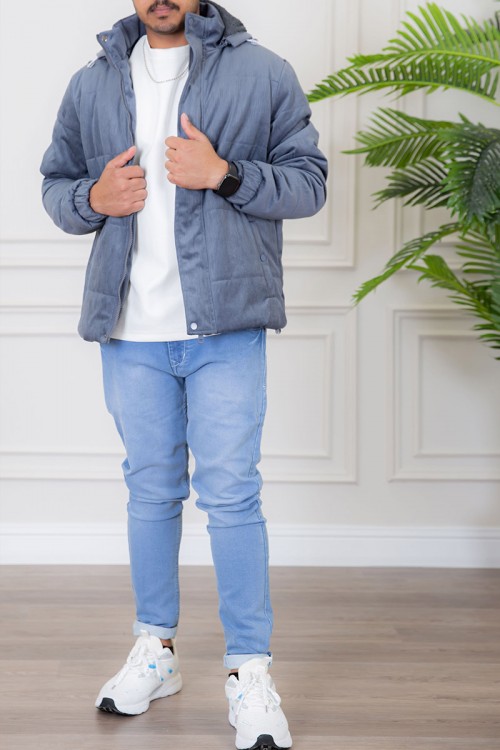 جاكيت رجالي لون أزرق مبطن بفرو بجيوب جانبية وسحاب و أزرار من الأمام مع قبعة رأس