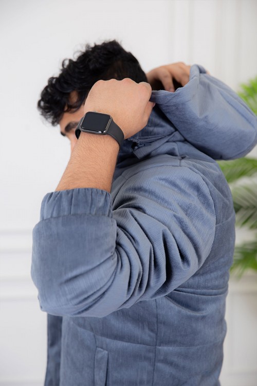 جاكيت رجالي لون أزرق مبطن بفرو بجيوب جانبية وسحاب و أزرار من الأمام مع قبعة رأس