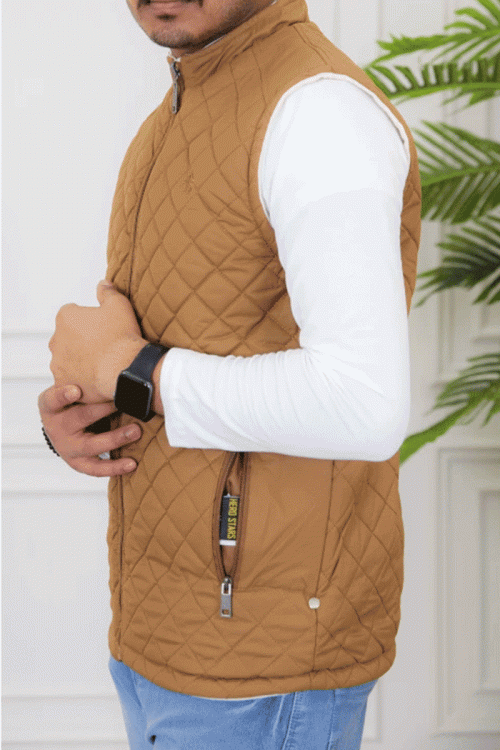 سديري رجالي لون بني مبطن بجيوب جانبية و داخلية و سحاب من الأمام