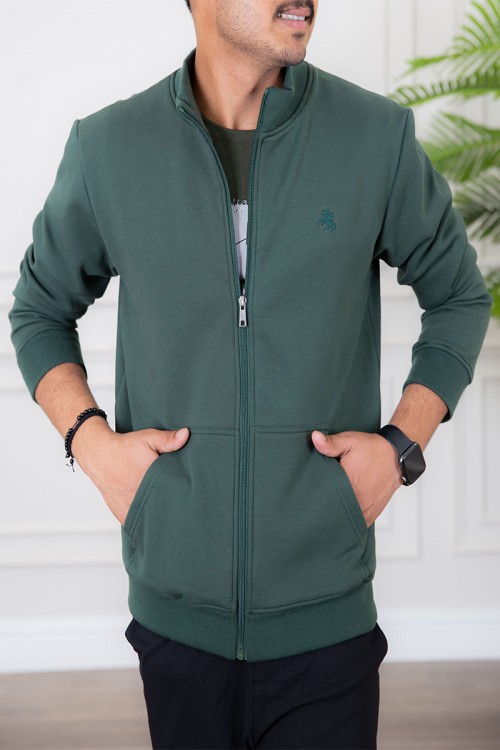 جاكيت رجالي لون زيتي أكمام طويلة بجيوب و سحاب من الأمام