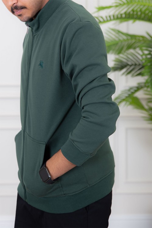 جاكيت رجالي لون زيتي أكمام طويلة بجيوب و سحاب من الأمام