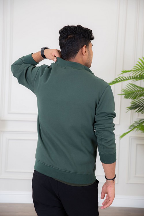 جاكيت رجالي لون زيتي أكمام طويلة بجيوب و سحاب من الأمام