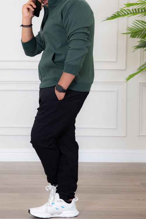 جاكيت رجالي لون زيتي أكمام طويلة بجيوب و سحاب من الأمام