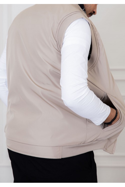 سديري رجالي لون بيج مبطن بجيوب جانبية وداخلية وسحاب من الأمام