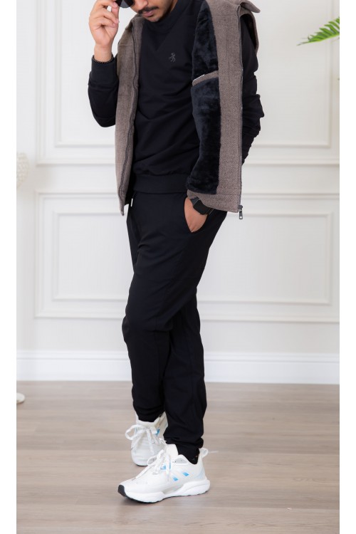 سديري رجالي لون بني مبطن بفرو بياقة كبيرة و جيوب جانبية و داخلية و سحاب من الأمام