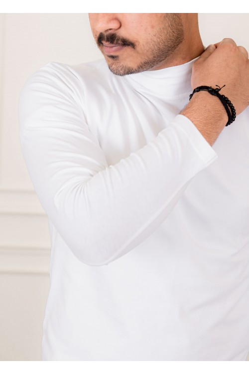تيشيرت سادة لون أبيض بياقة عالية و أكمام طويلة