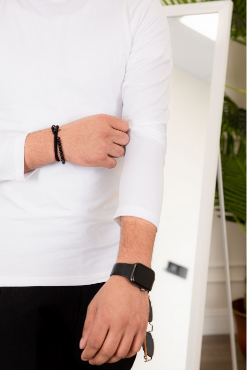 تيشيرت سادة لون أبيض بياقة عالية و أكمام طويلة