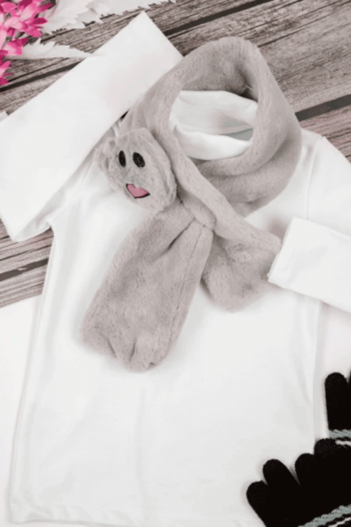 بلوزة أطفال شتوية لون أبيض برقبة و أكمام طويلة