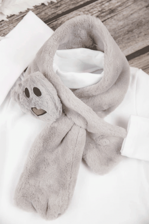 بلوزة أطفال شتوية لون أبيض برقبة و أكمام طويلة