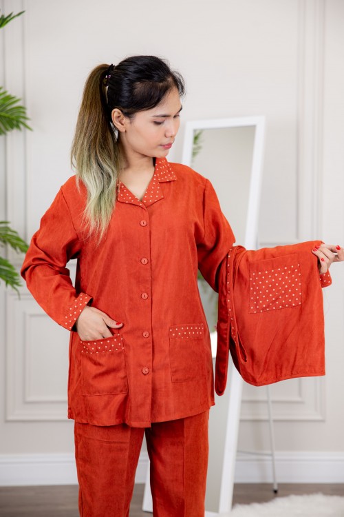 زي عاملة شتوي قطعتين أكمام طويلة وجيوب فيونكة و ياقة بازرار أمامية