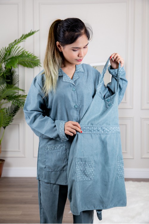 زي عاملة شتوي قطعتين أكمام طويلة وجيوب فيونكة و ياقة بازرار أمامية