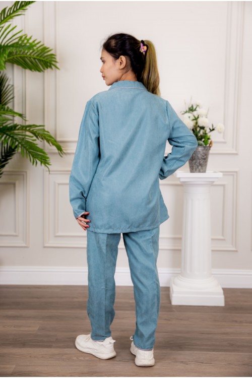 زي عاملة شتوي قطعتين أكمام طويلة وجيوب فيونكة و ياقة بازرار أمامية