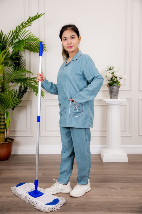 زي عاملة شتوي قطعتين أكمام طويلة وجيوب فيونكة و ياقة بازرار أمامية