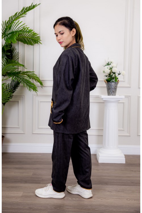 زي عاملة شتوي قطعتين أكمام طويلة وجيوب فيونكة و ياقة بازرار أمامية