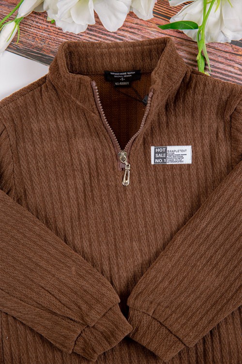 طقم شتوي ولادي  أنيق قطعتين لون بني بسحاب من الأمام و ياقة مرتفعة