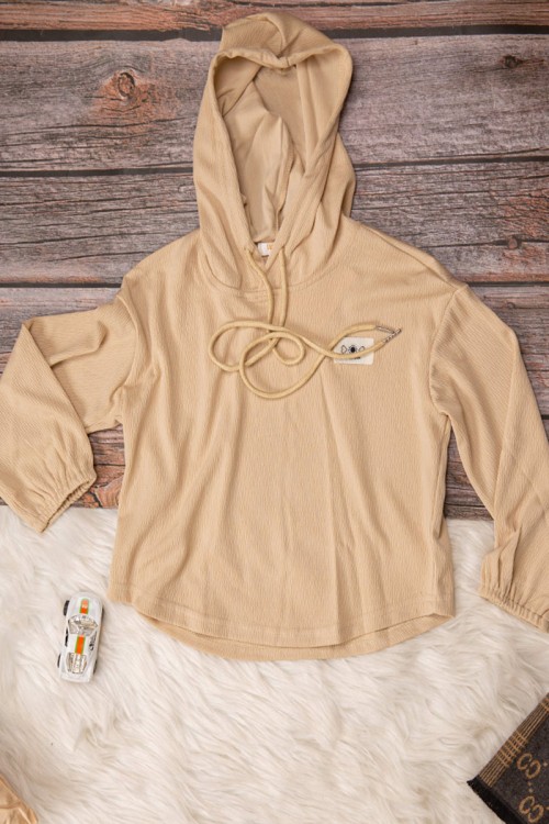 طقم شتوي بناتي  أنيق قطعتين لون بيج  بكتابات من الأمام