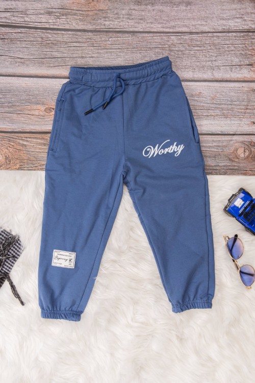 طقم شتوي بناتي أنيق قطعتين لون كحلي بكتابات من الأمام و هودي على الرأس مع ثنية من الأمام