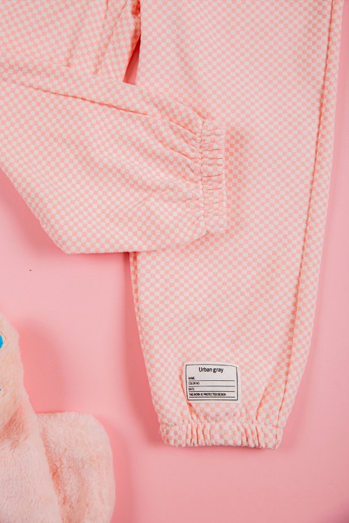 طقم شتوي بناتي أنيق قطعتين لون وردي قماش مربعات و جيوب من الجوانب