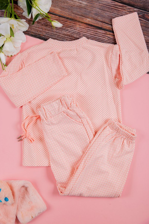 طقم شتوي بناتي أنيق قطعتين لون وردي قماش مربعات و جيوب من الجوانب