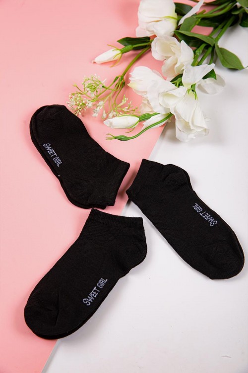 جوارب أطفال لون أسود  كتابة على الجنب عدد ثلاث قطع