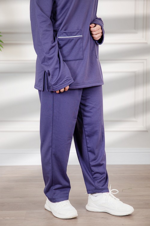 زي عاملة شتوي مبطن قطعتين قماش سادة   أكمام طويلة و ياقة بازرار أمامية و جيوب من الأمام