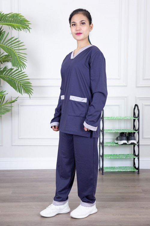 زي عاملة شتوي مبطن قطعتين قماش سادة   أكمام طويلة بياقة شكل سبعه و جيوب من الأمام