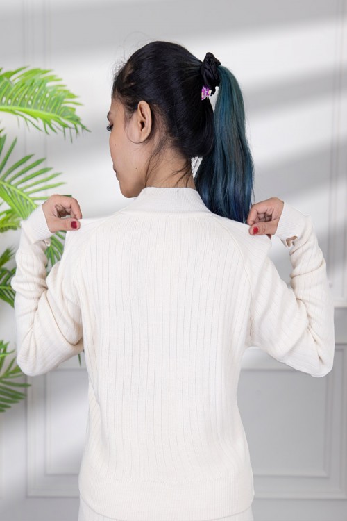 طقم نسائي شتوي  بأكمام طويلة وياقة عالية