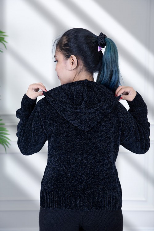 بلوفر هودي نسائي  بسحاب أمامي واكمام طويلة ومتصلة بغطاء الرأس