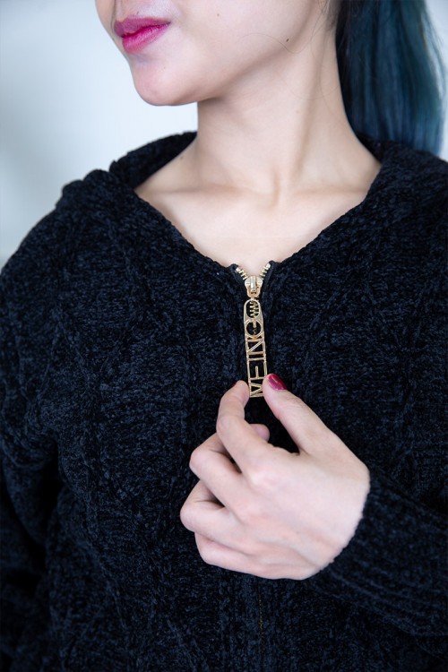 بلوفر هودي نسائي  بسحاب أمامي واكمام طويلة ومتصلة بغطاء الرأس