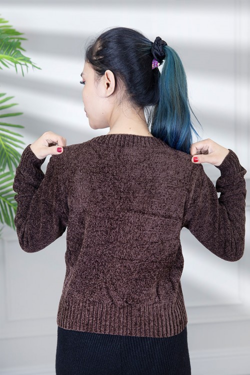 بولفر نسائي شتوي لون بني برسومات بشكل قلب باللون الأسود من الأمام و أكمام طويلة