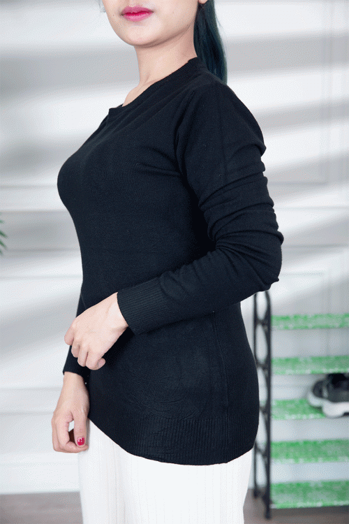 بلوفر نسائي شتوي لون أسود و أكمام طويلة