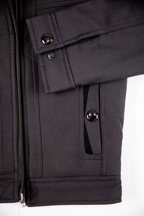 جاكيت ولادي شتوي لون أسود مبطن بفرو بقبعة رأس منفصلة و أكمام طويلة و بجيوب أمامية