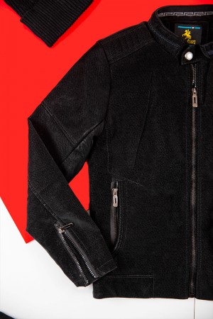 جاكيت ولادي شتوي لون أسود أكمام طويلة بجيوب و سحاب من الأمام و الأكمام