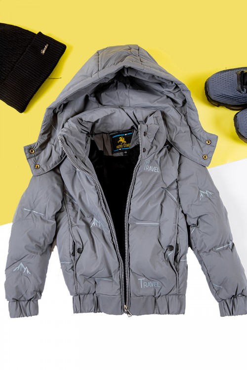 جاكيت ولادي شتوي منفوخ لون رمادي بقبعة رأس منفصلة قابلة للتركيب و أكمام طويلة و بجيوب وسحاب من الأمام