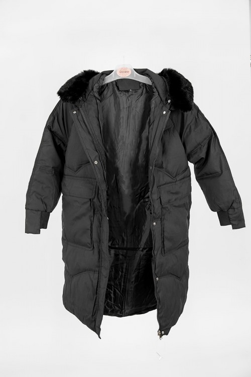 جاكيت نسائي شتوي لون أسود بقبعة رأس و بفرو منفصل قابل للتركيب و أكمام طويلة بجيوب و سحاب من الأمام