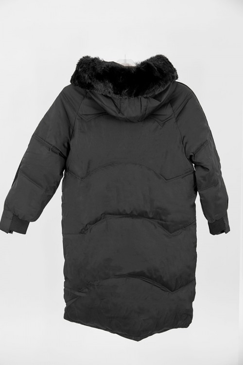 جاكيت نسائي شتوي لون أسود بقبعة رأس و بفرو منفصل قابل للتركيب و أكمام طويلة بجيوب و سحاب من الأمام