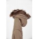 جاكيت نسائي شتوي لون بيج مبطن من الداخل بقبعة من الفرو منفصلة و أكمام طويلة بجيوب و سحاب من الأمام