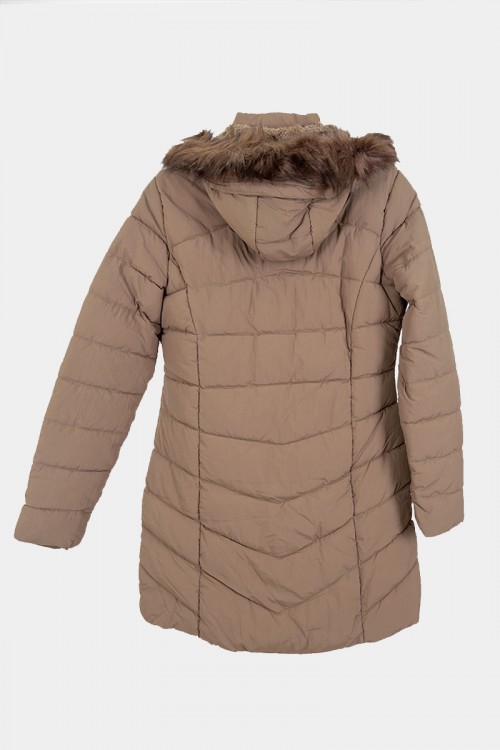 جاكيت نسائي شتوي لون بيج مبطن من الداخل بقبعة من الفرو منفصلة و أكمام طويلة بجيوب و سحاب من الأمام