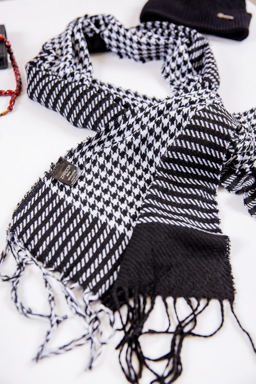 شال رجالي شتوي بشراشيب متعدد الألوان