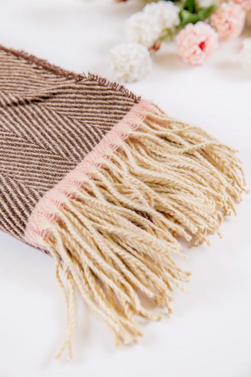 شال نسائي شتوي-شال نسائي بألوان متعددة-شال شتوي أنيق-شال نسائي بشراشيب-شال شتوي موضة 2024-شال صوف نسائي-أفضل شال شتوي نسائي-شال شتوي نسائي عصري-شال نسائي شتوي مناسب للإطلالات اليومية-شال نسائي شتوي أنيق للحفلات-شال شتوي نسائي هدية مثالية للشتاء-شال بشراشي