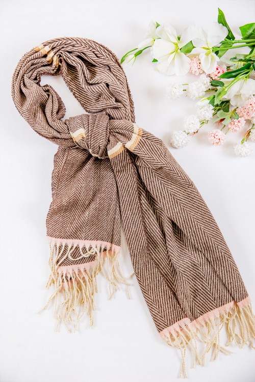 شال نسائي شتوي-شال نسائي بألوان متعددة-شال شتوي أنيق-شال نسائي بشراشيب-شال شتوي موضة 2024-شال صوف نسائي-أفضل شال شتوي نسائي-شال شتوي نسائي عصري-شال نسائي شتوي مناسب للإطلالات اليومية-شال نسائي شتوي أنيق للحفلات-شال شتوي نسائي هدية مثالية للشتاء-شال بشراشي