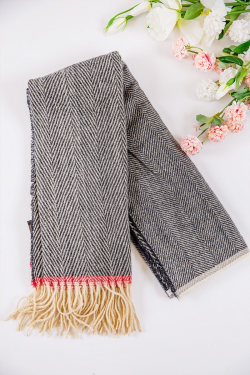 شال نسائي شتوي-شال نسائي بألوان متعددة-شال شتوي أنيق-شال نسائي بشراشيب-شال شتوي موضة 2024-شال صوف نسائي-أفضل شال شتوي نسائي-شال شتوي نسائي عصري-شال نسائي شتوي مناسب للإطلالات اليومية-شال نسائي شتوي أنيق للحفلات-شال شتوي نسائي هدية مثالية للشتاء-شال بشراشي