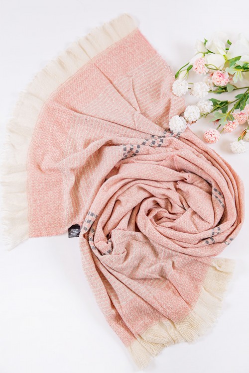 شال نسائي شتوي بشراشيب متعدد الألوان