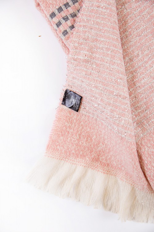 شال نسائي شتوي بشراشيب متعدد الألوان