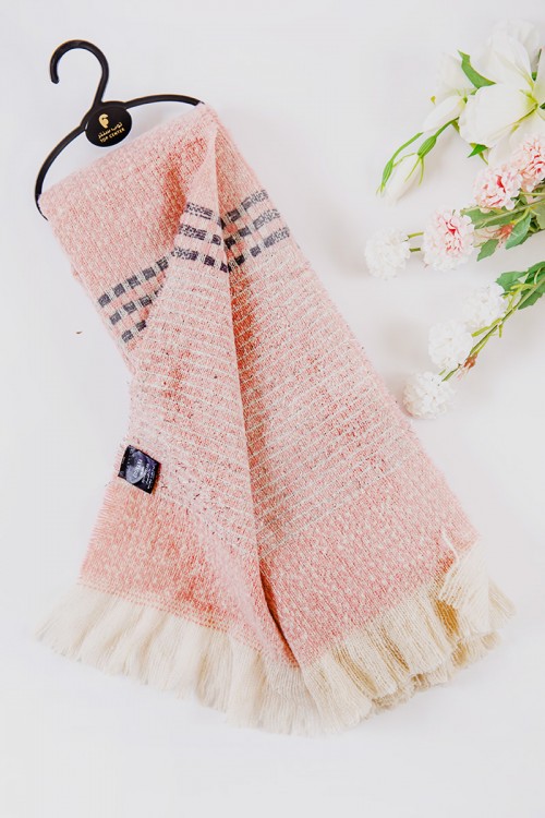 شال نسائي شتوي بشراشيب متعدد الألوان