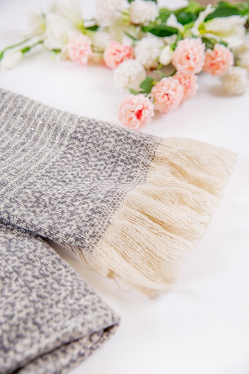 شال نسائي شتوي بشراشيب متعدد الألوان