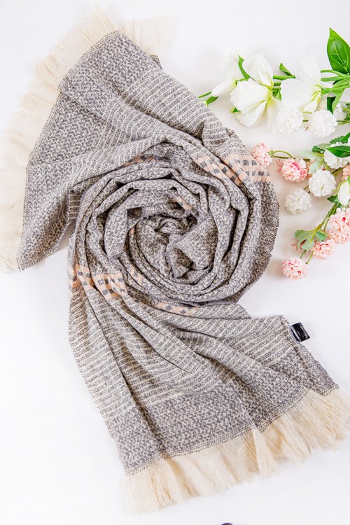 شال نسائي شتوي بشراشيب متعدد الألوان